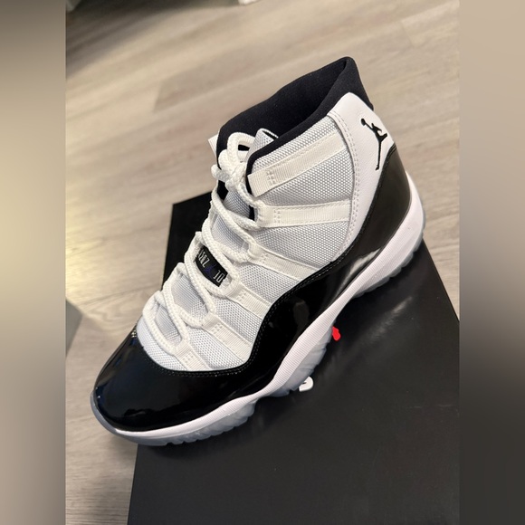 2018 Air Jordan 11 Retro Concord (378037 100) Men Size 8.5 - Picture 2 of 7